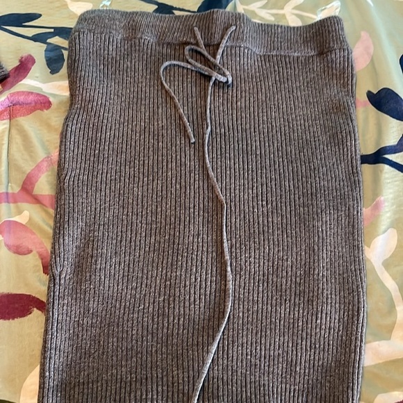 Super soft cable knit sweater and matching skirt set - Picture 6 of 8